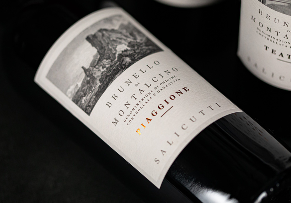 selective focus photography of clear glass wine glass