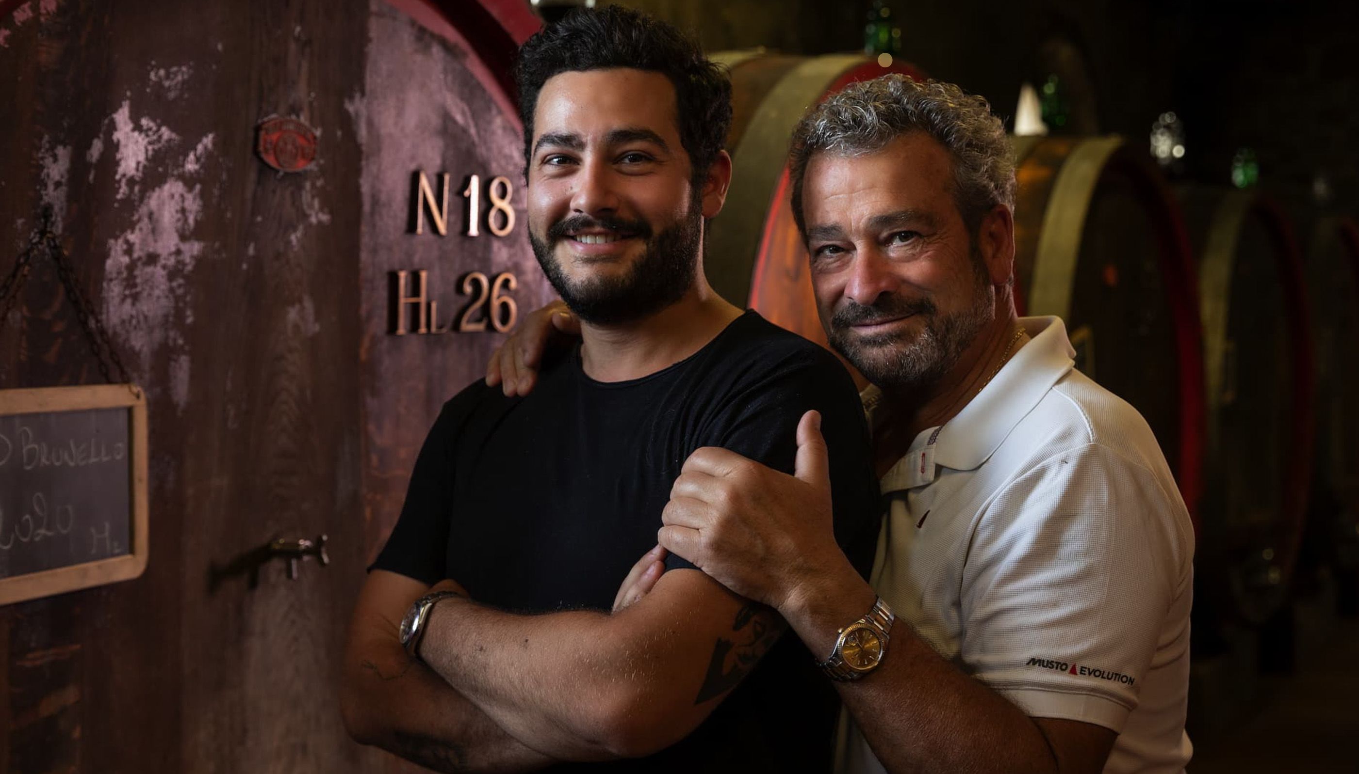 selective focus photography of clear glass wine glass