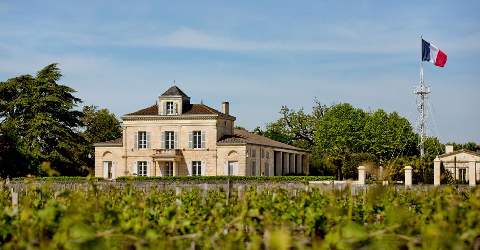 selective focus photography of clear glass wine glass
