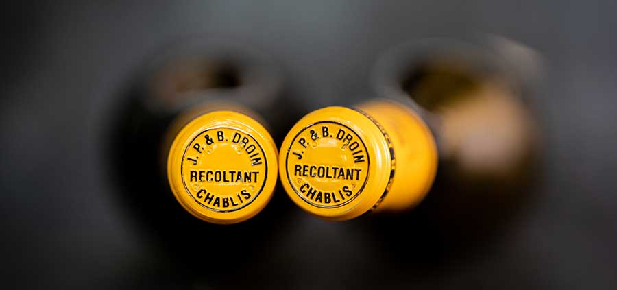 selective focus photography of clear glass wine glass