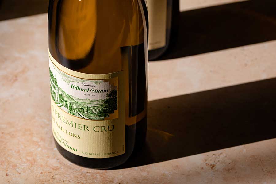 selective focus photography of clear glass wine glass