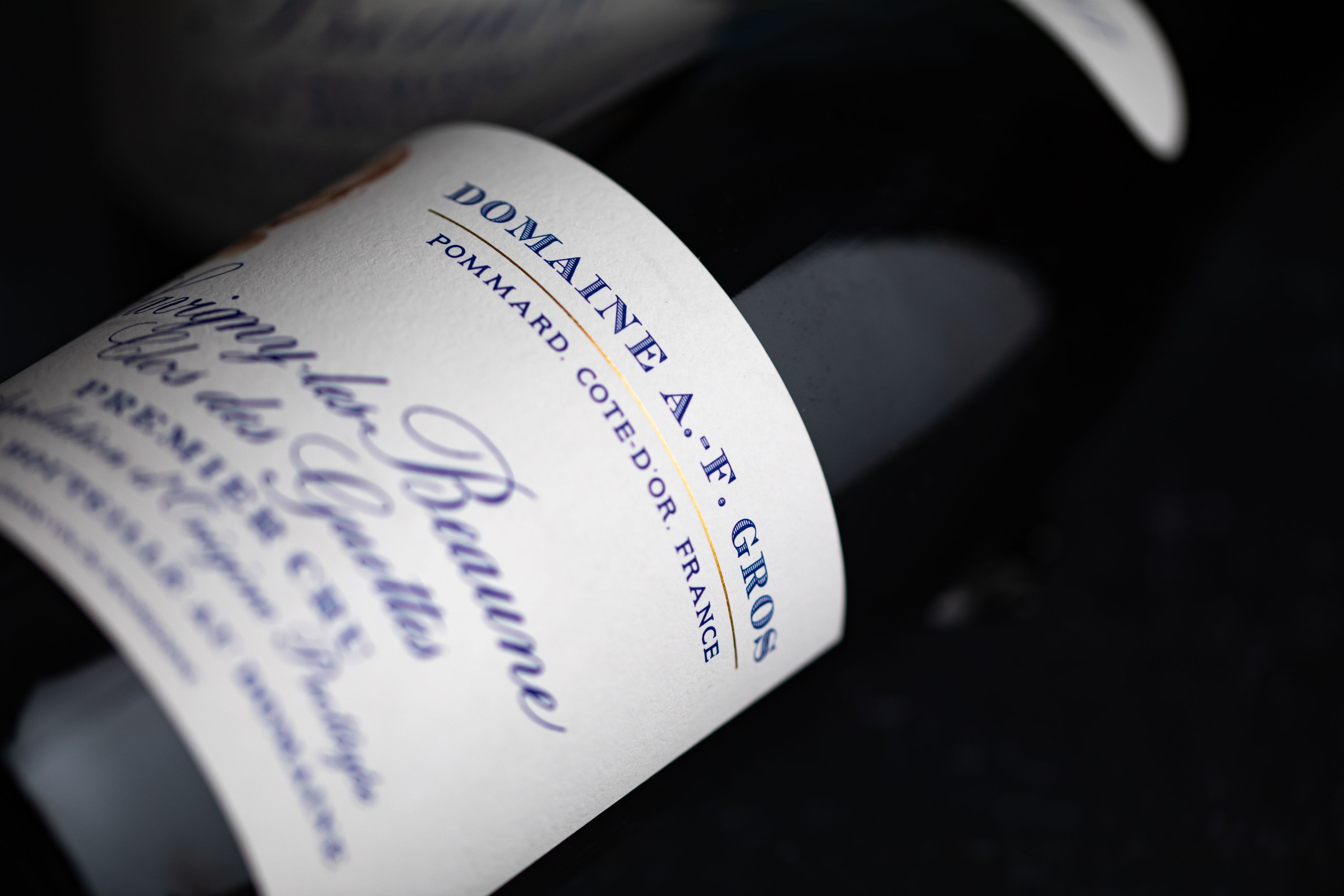 selective focus photography of clear glass wine glass