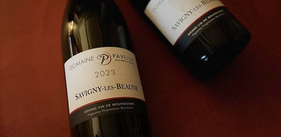 selective focus photography of clear glass wine glass