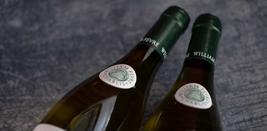 selective focus photography of clear glass wine glass