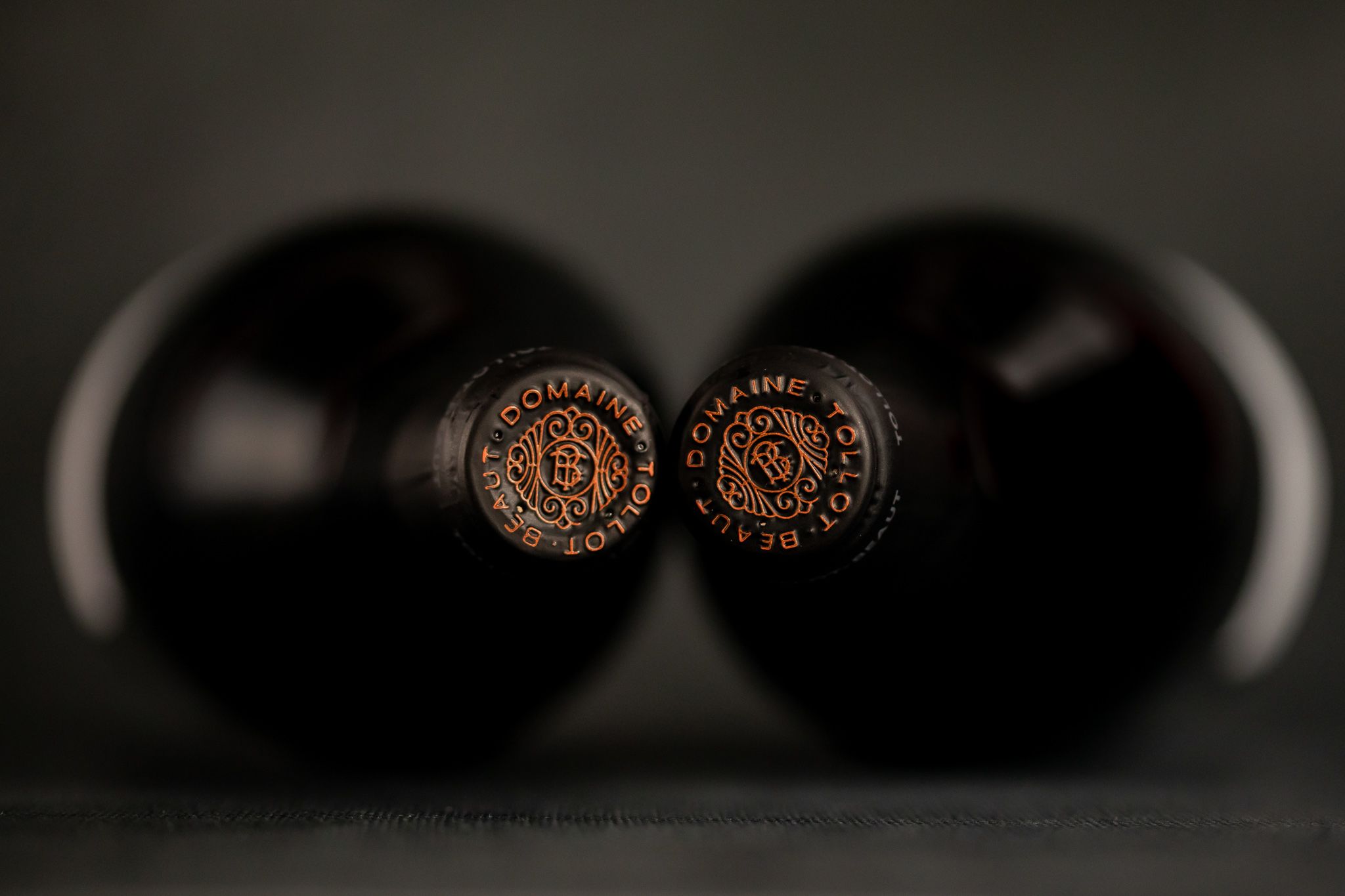 selective focus photography of clear glass wine glass