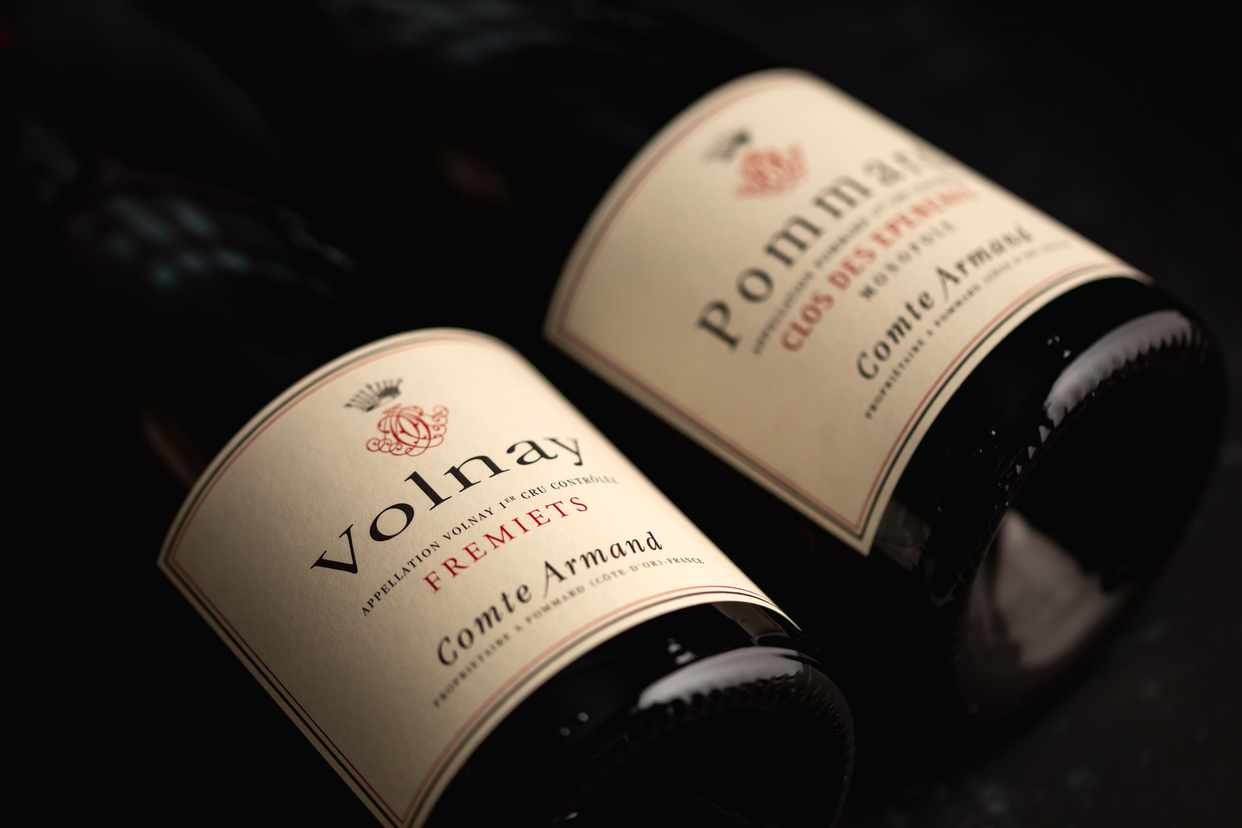 selective focus photography of clear glass wine glass