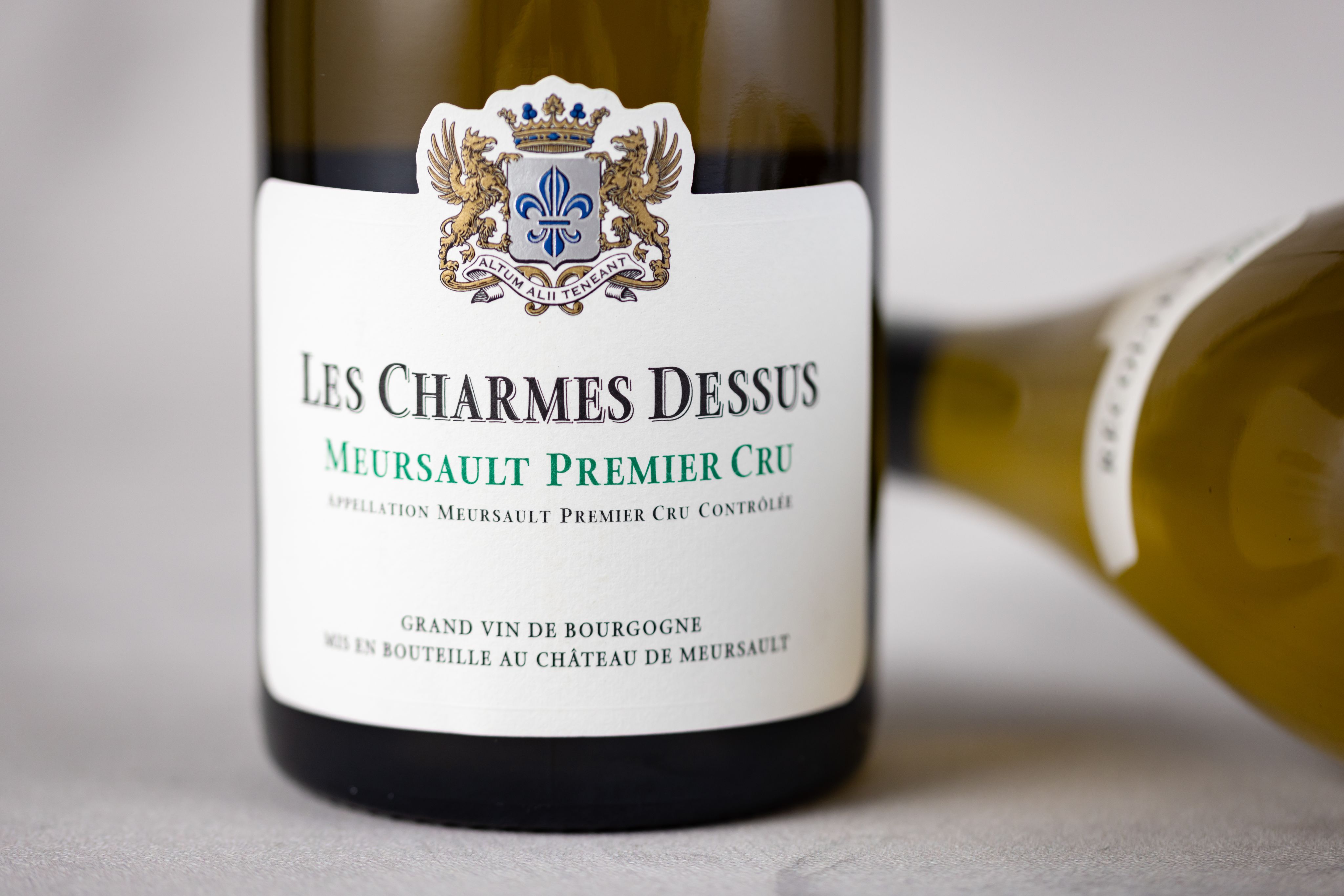 selective focus photography of clear glass wine glass