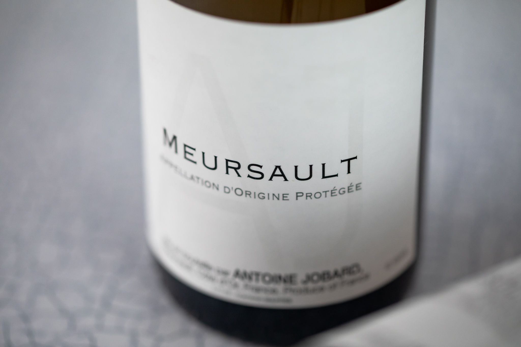 selective focus photography of clear glass wine glass