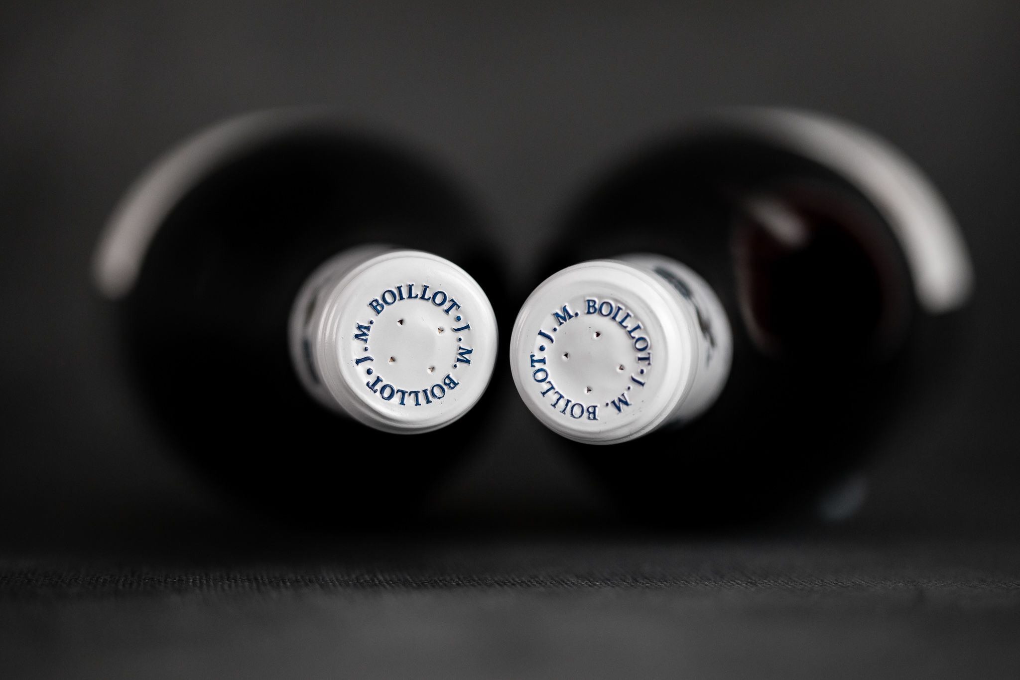 selective focus photography of clear glass wine glass