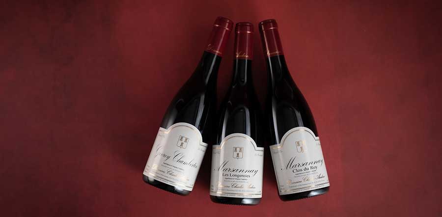 selective focus photography of clear glass wine glass