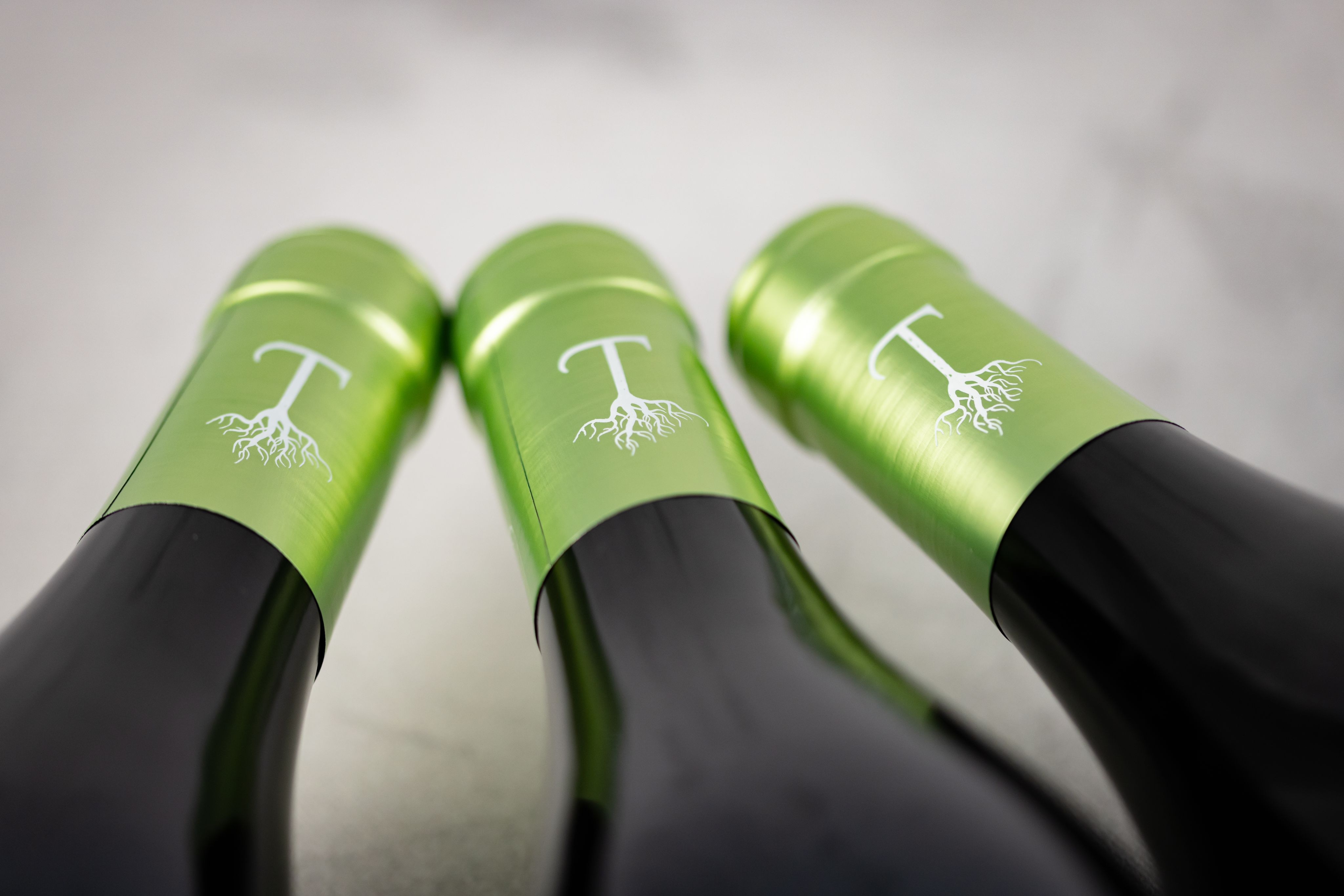 selective focus photography of clear glass wine glass