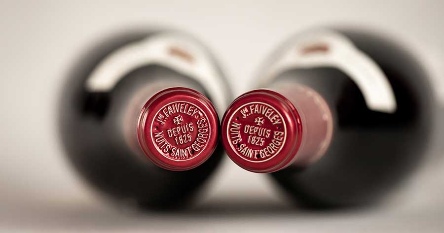 selective focus photography of clear glass wine glass